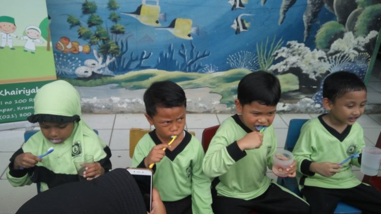 Mnecegah sakit Jantung dengan menjaga kebersihan Gigi