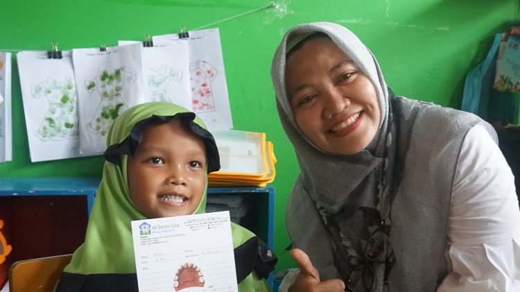 Membiasakan Anak untuk menjaga kesehatan Gigi di rumah