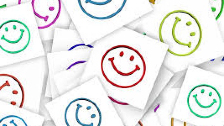 Senyum Membuat Harimu Bahagia